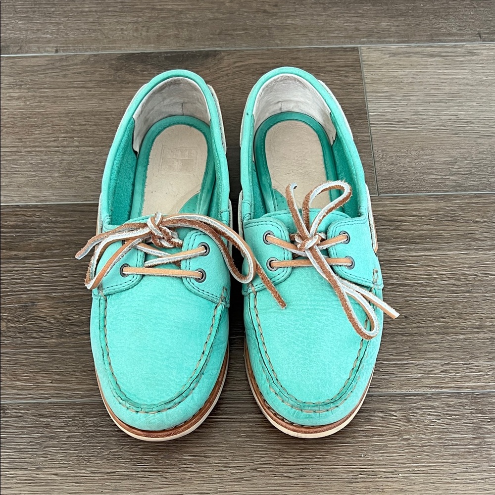 Frye Quincy leather boat shoe